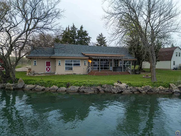 110 Kahola Rd, Council Grove, KS 66846