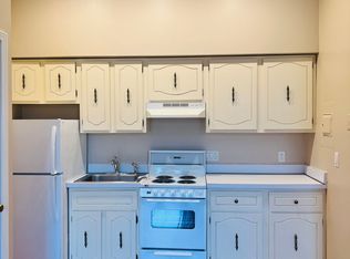 300 Essex St APT 5, Salem, MA 01970