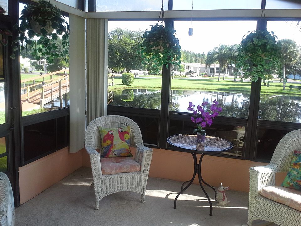 left side of sunroom