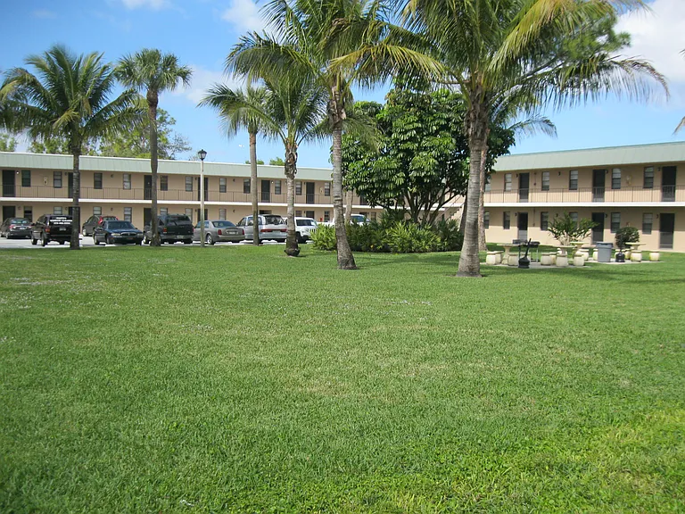 1041 SE Monterey Rd #B — Photo 15