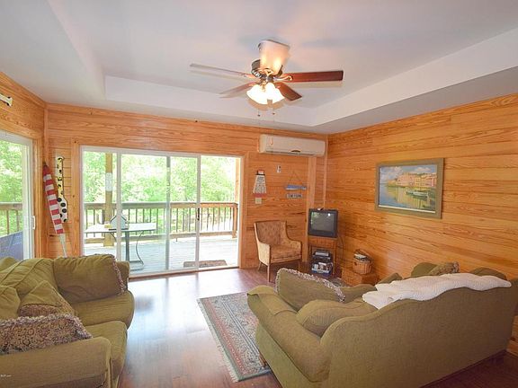 Image 5: Living Area