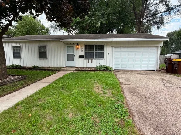1007 Kingsley Dr, Machesney Park, IL 61115