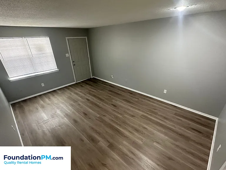 686 Westview Rd — Photo 6