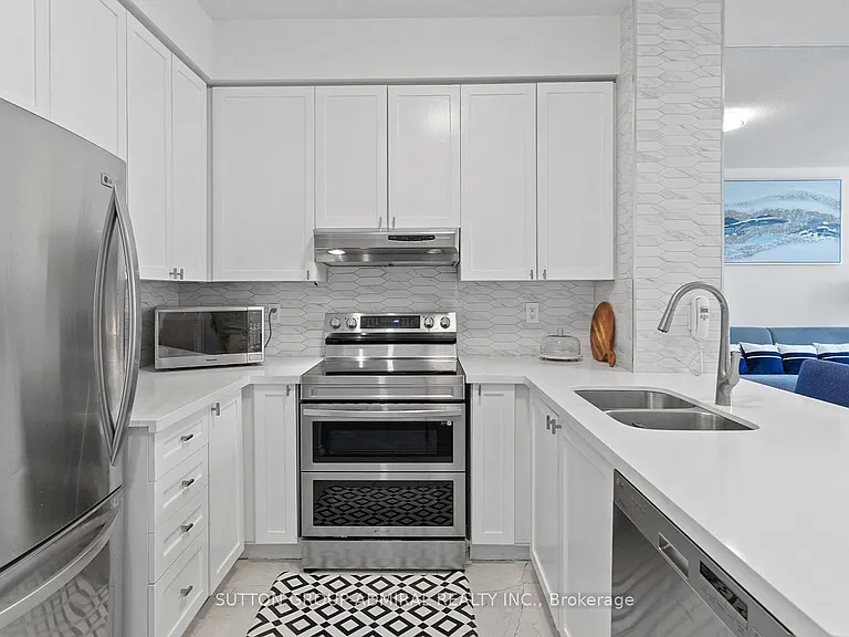 555 Yonge St #510 — Photo 28