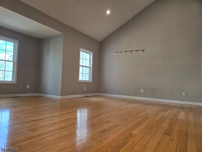 313 Winthrop Dr — Photo 6