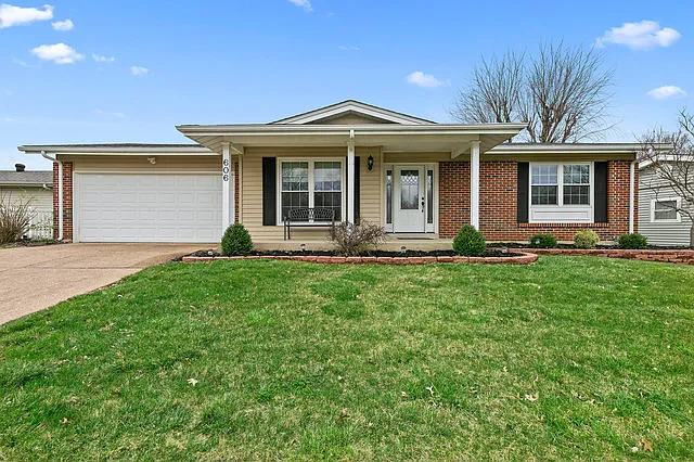 606 Running Creek Dr photo 1