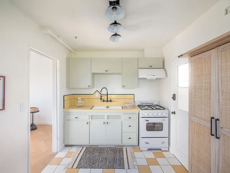 1661 Appian Way #101 — Photo 7