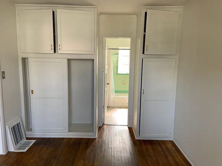 2599 Wellesley Ave — Photo 4