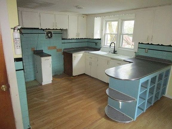 3rd image of 423 Binker Ave