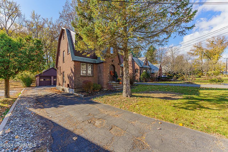 3rd image of 212 Menands Road