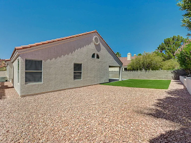 272 Comfort Dr — Photo 44