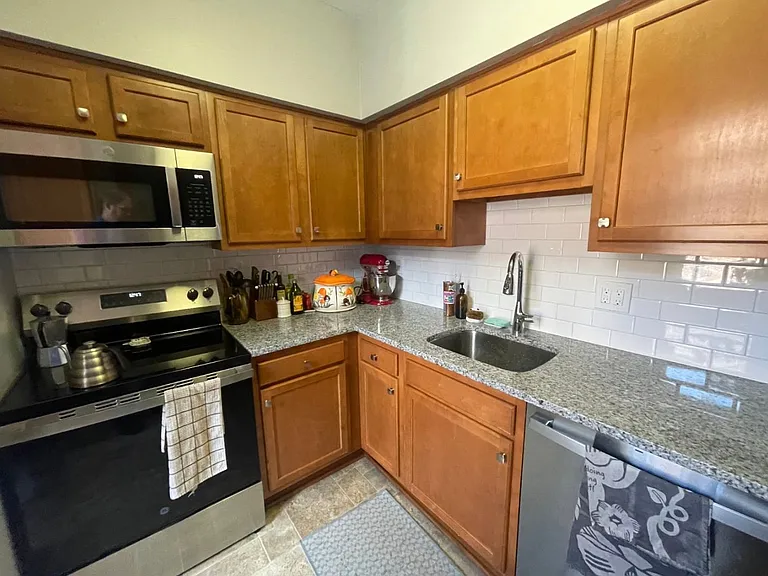 49 S Lake Ave #12 — Photo 15