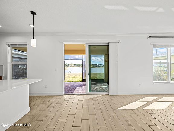 4th image of 715 Veridian Cir NW
