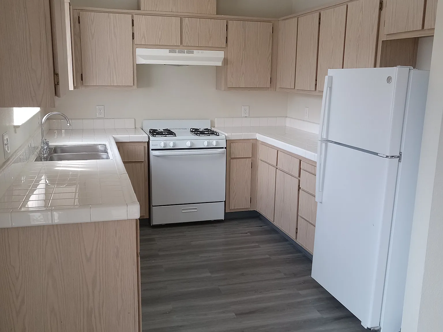 BULLARD WEST APARTMENTS — Photo 4