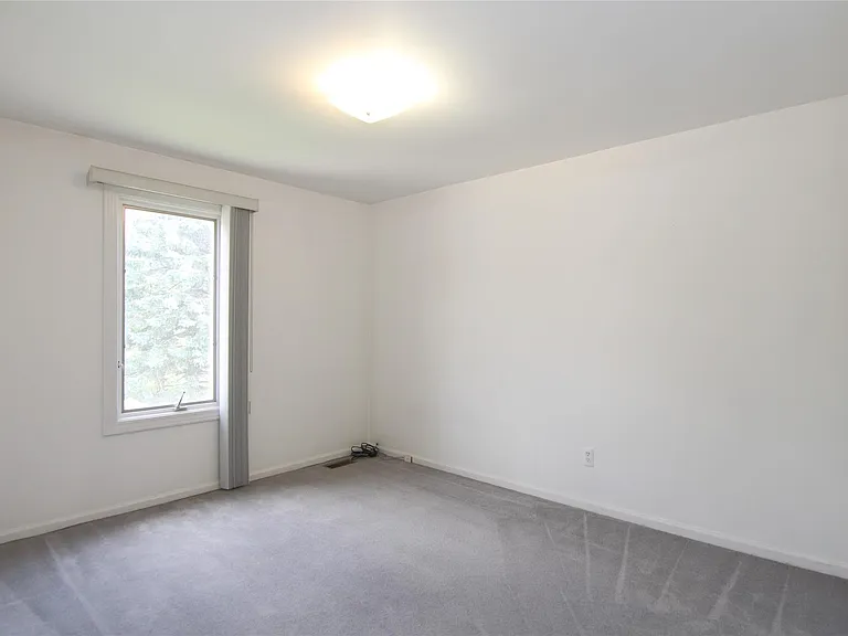 5590 Greenbriar Dr — Photo 28