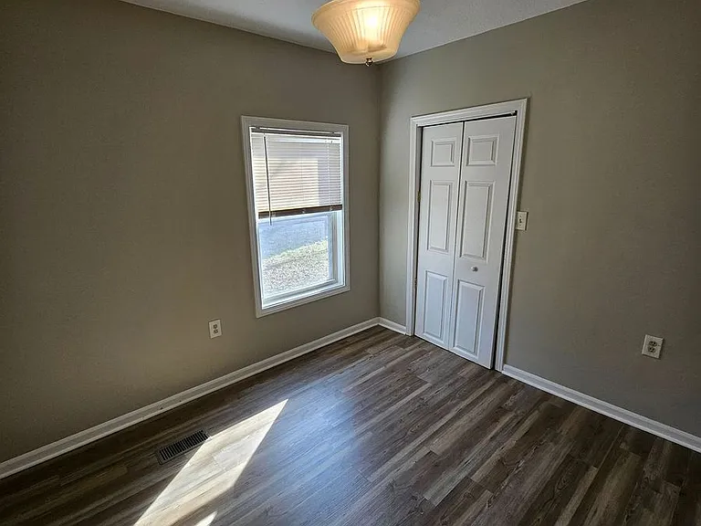 5126 Booth Ave — Photo 4
