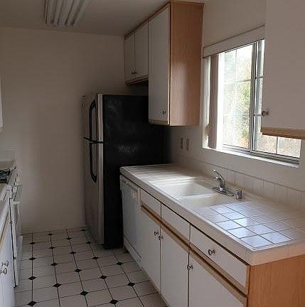 4th image of 2489 Sawtelle Blvd #201