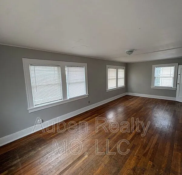 5304 Harrison St — Photo 9