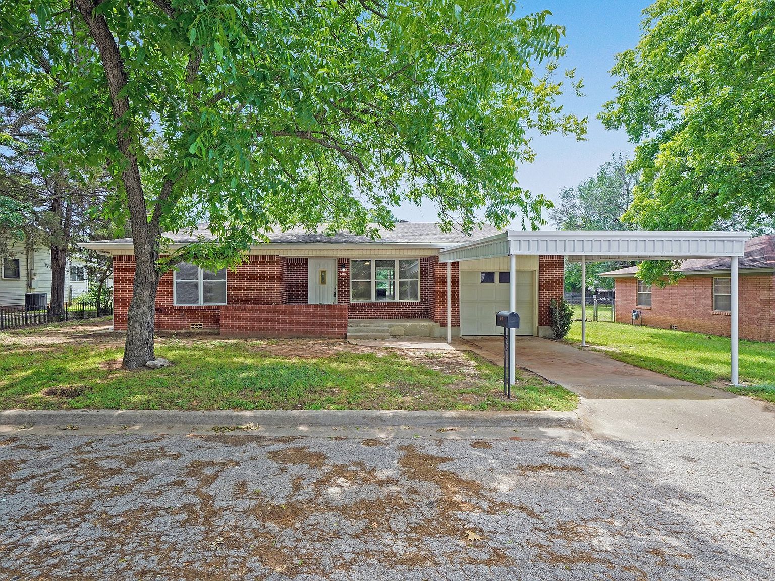 1406 Vine St, Bridgeport, TX 76426 MLS 20628298 Zillow