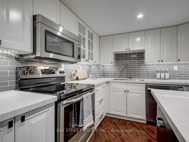 456 College St #602 — Photo 7