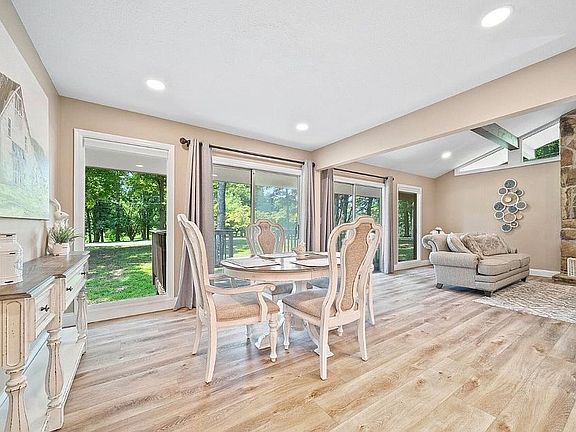 5th image of 1446 White Oak Dr