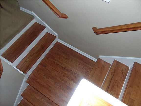 2nd image of 3501 Castlewood Ct