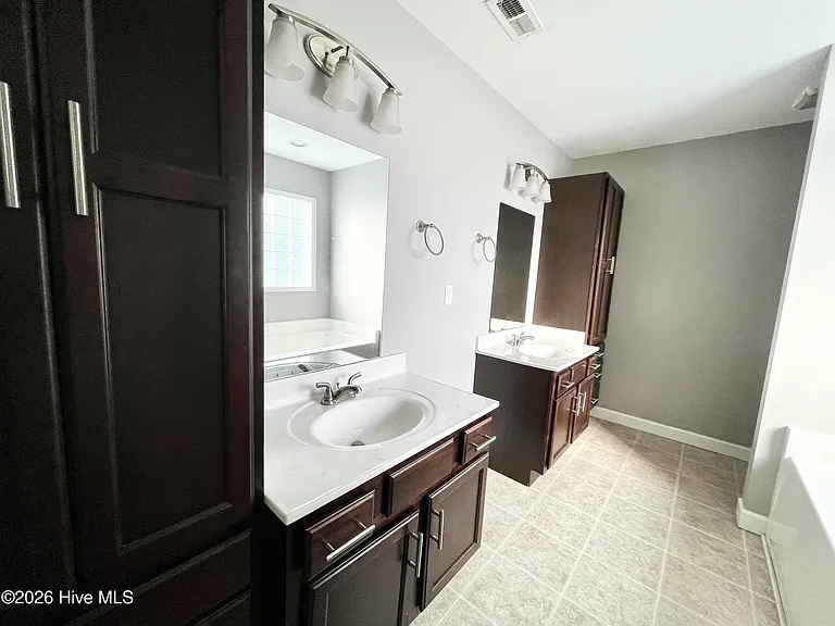 108 Oakwood Dr — Photo 9