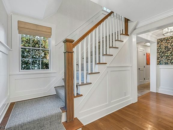 3rd image of 37 Fairview Ave