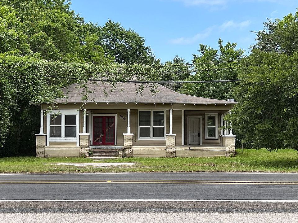 2nd image of 304 W Main St