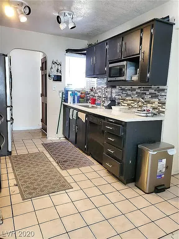 3 bed, 1184 sqft, $2,300 — Photo 4