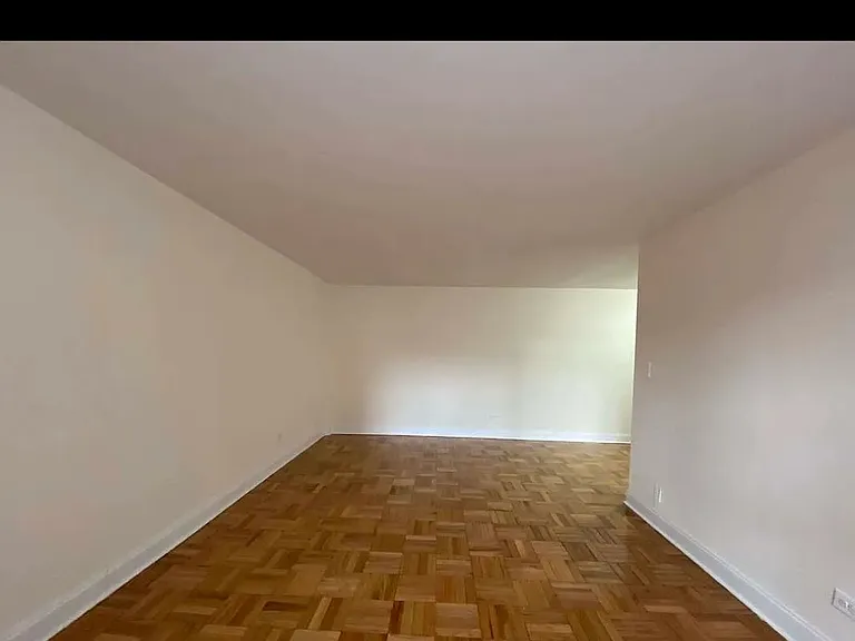 4110 Bowne St #2H — Photo 1