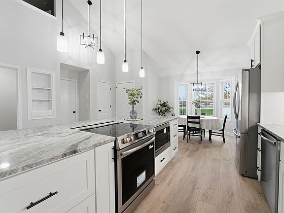 3rd image of 8943 Emerald Hill Dr
