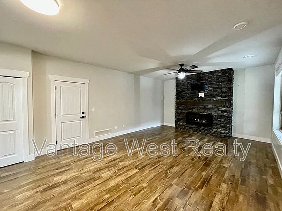 4th image of 2066B Sunview Dr