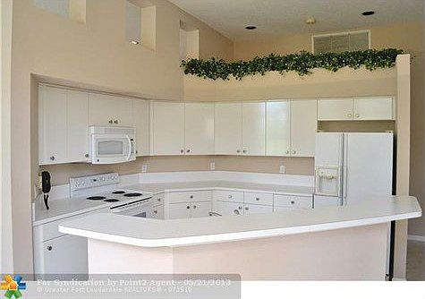 3rd image of 2506 Bay Isle Dr