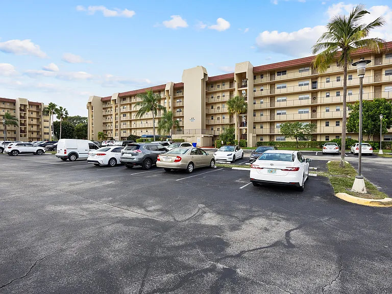 3590 Via Poinciana #510 — Photo 3