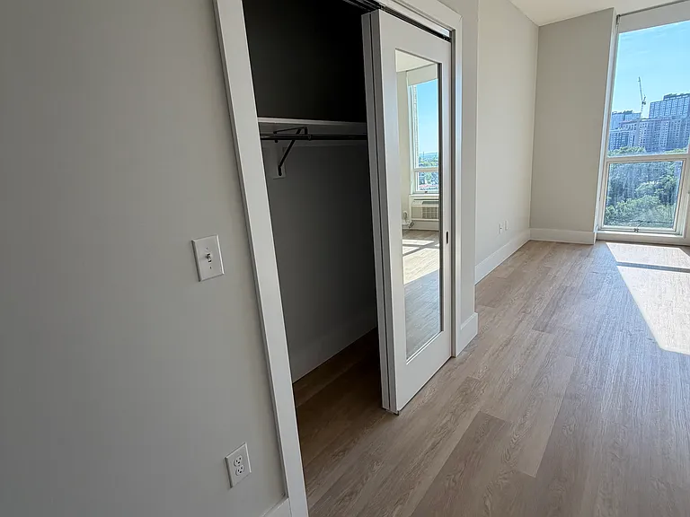 260 Coles St #1712 — Photo 5
