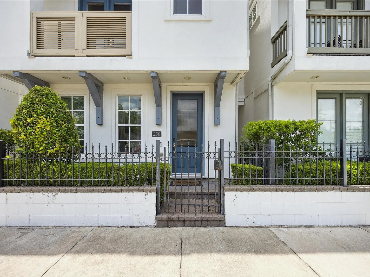 3 bed, 3.5 bath, 2448 sqft, $3,250 — Photo 3