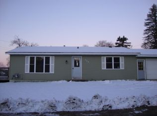 709 Holbeck St, Waupaca, WI 54981