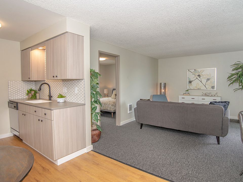 1st image of 831 S Lincoln St APT 107