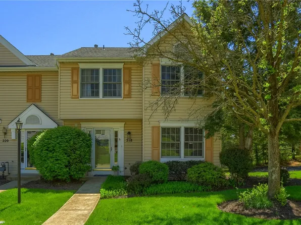 218 Fieldbrook Dr, Canonsburg, PA 15317