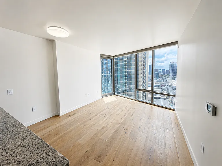 1001 Queen St #1415 — Photo 5