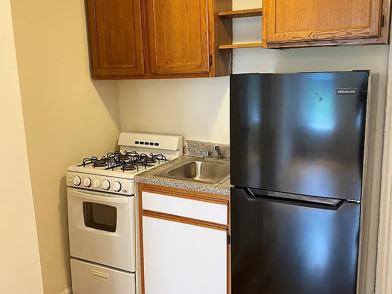 326 E 6th St #1 — Photo 6