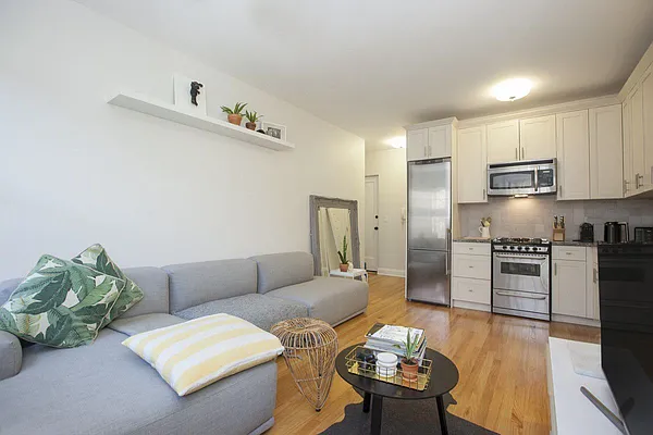 Rented by Avi Nash Associates | media 3