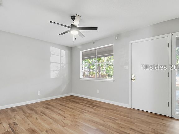 5th image of 6 Point Comfort Rd Unit 9A