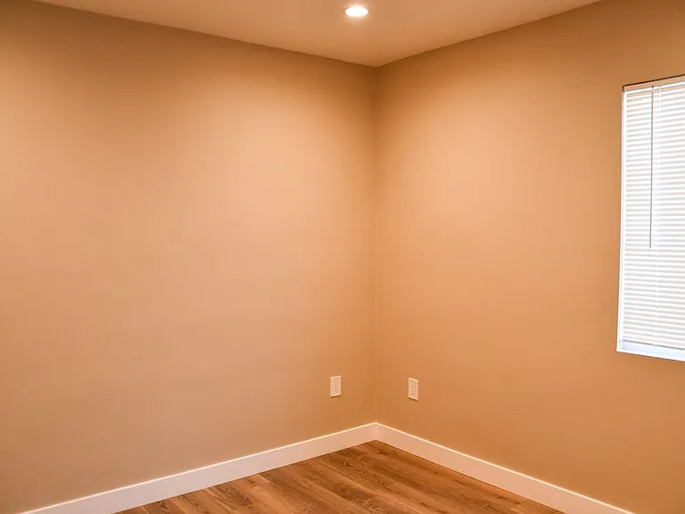 874 N Orange St — Photo 38