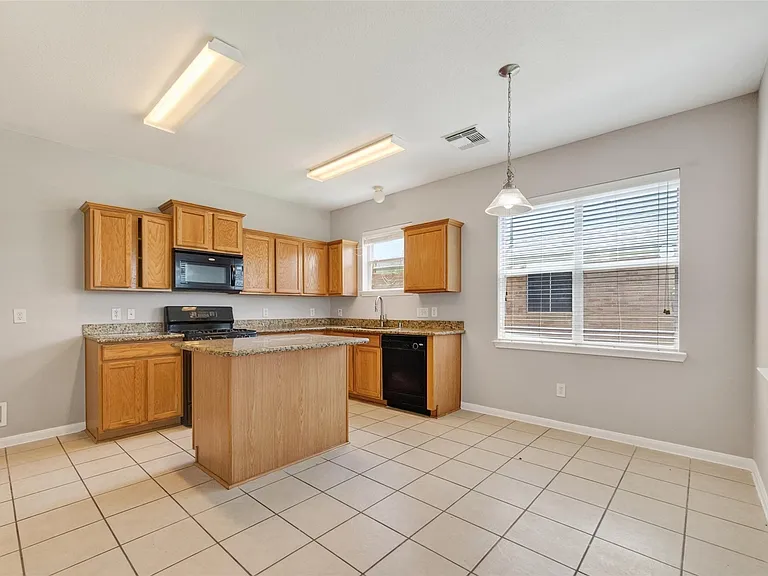 16119 Gavin Ln — Photo 8