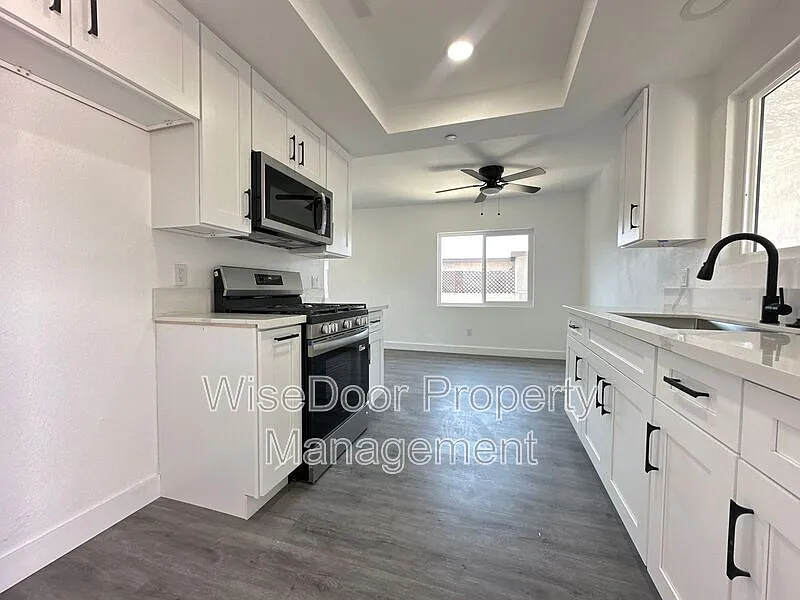 810 S Flower St #1