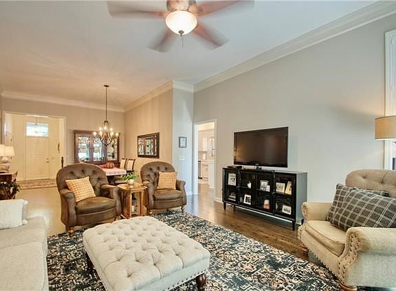 3rd image of 5205 W 122nd St