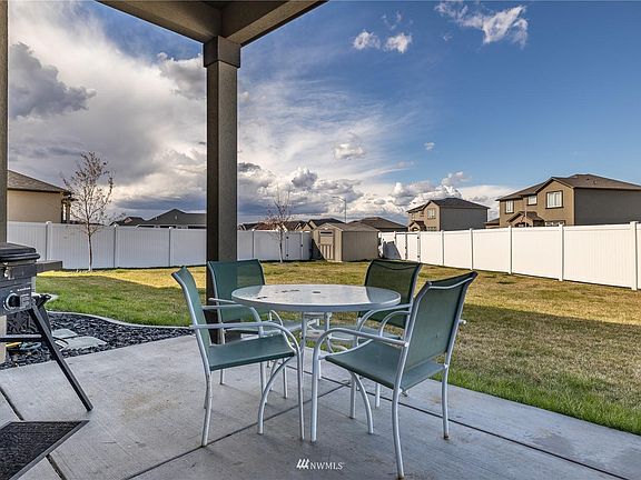 3rd image of 1725 E Palos Verdes Ln