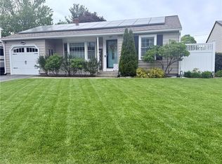 131 Glen Meadows Dr, Pawtucket, RI 02861